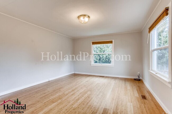 Foto del edificio - COMING SOON! Charming Country-Style Home i...