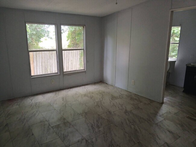 Foto del edificio - 542 E Highland Blvd
