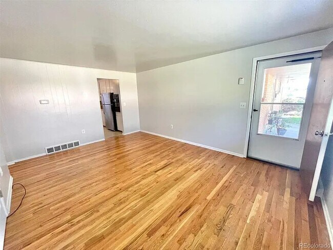 Foto del edificio - Charming 2BR Duplex in Littleton