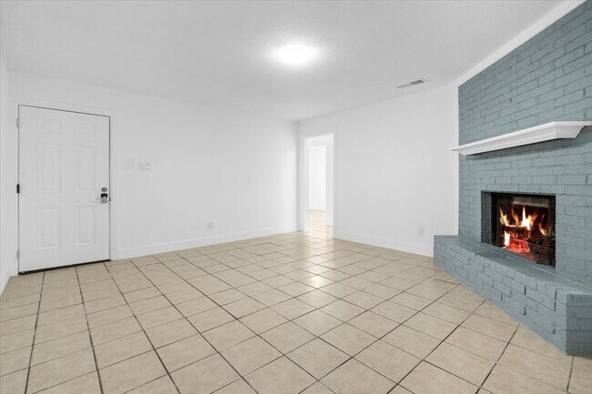 Foto del edificio - 2828 Cottonwood Ln