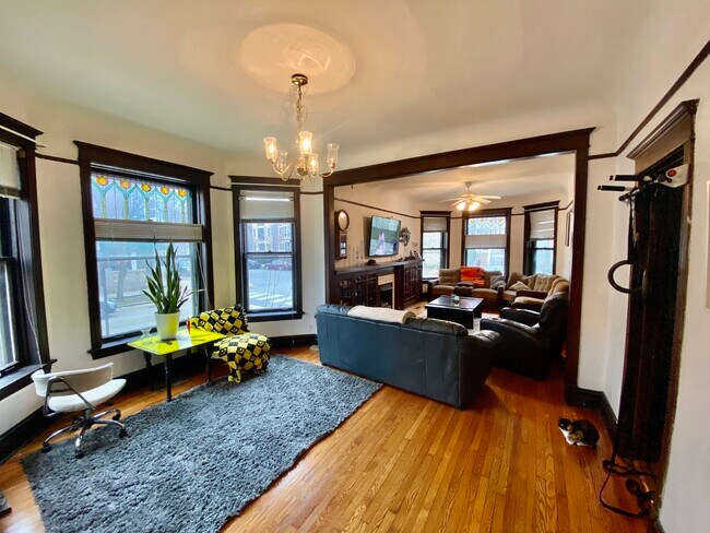 Building Photo - 3024 N Racine Ave