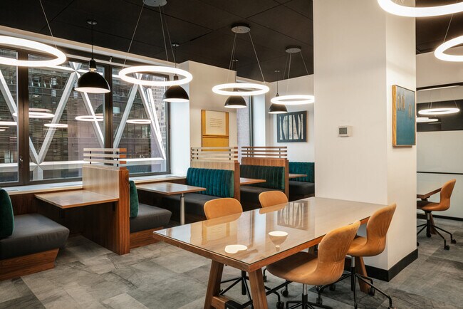 Foto del edificio - 225 W 56th St