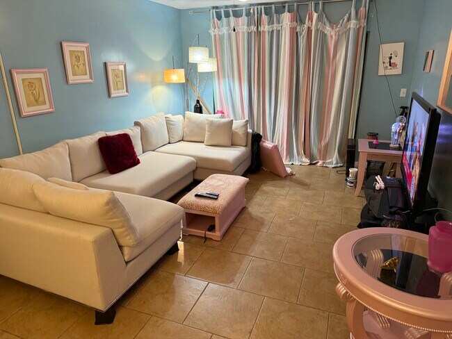 Building Photo - 216 Glenview Blvd