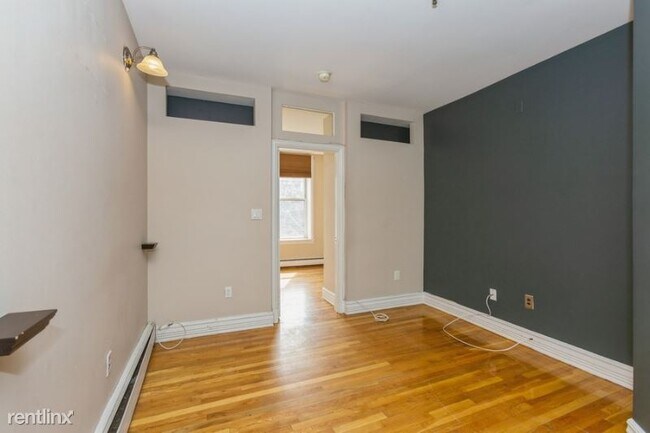 Foto del edificio - 320 Madison St