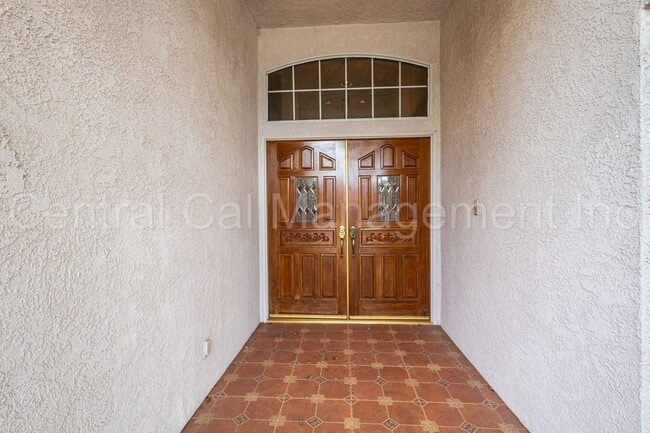 Building Photo - 4 Bedroom/2.5 Bath Home with Paid Solar and a Pool - $2950 Per Month!