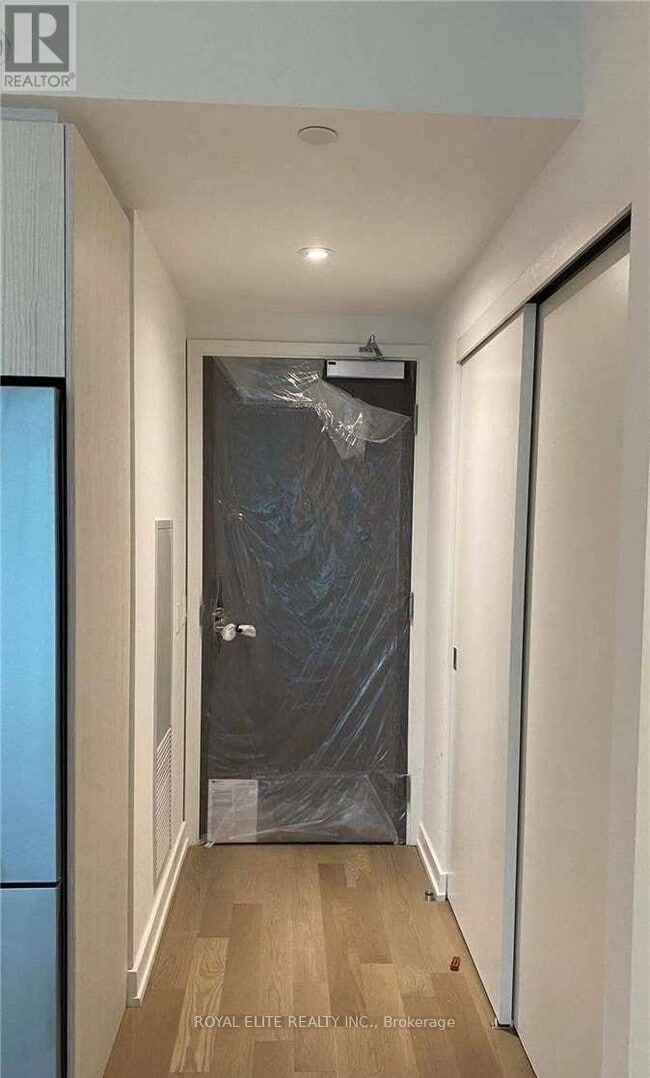 Building Photo - 25 Richmond St E