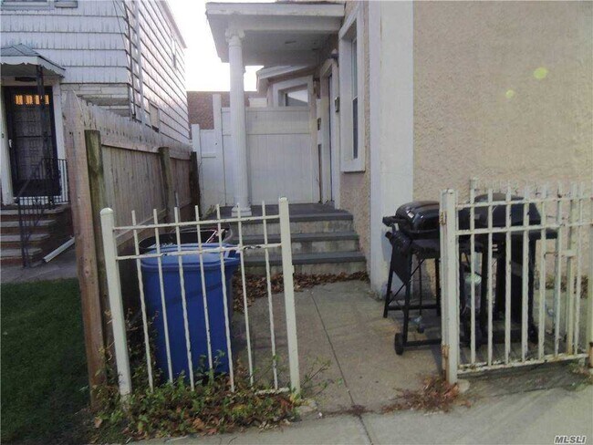 Foto del edificio - 215-46 39th Ave