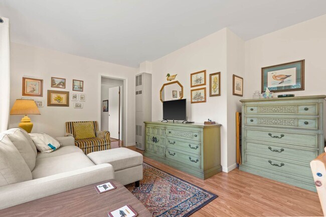 Foto del edificio - 7296 Hemlock Rd