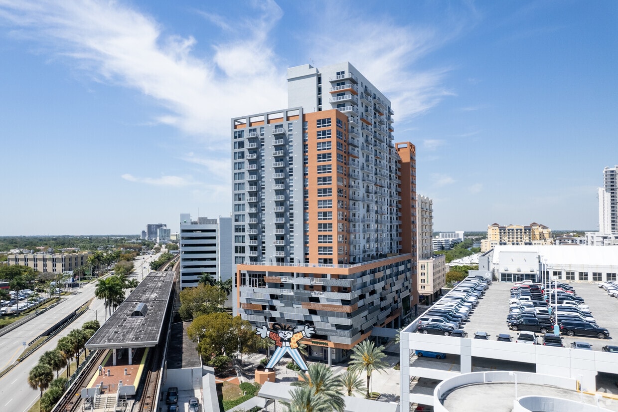 Foto principal - Motion at Dadeland