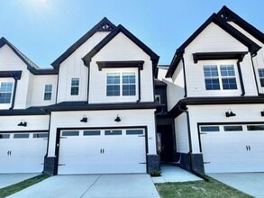 Building Photo - 4871 Chatelet Dr