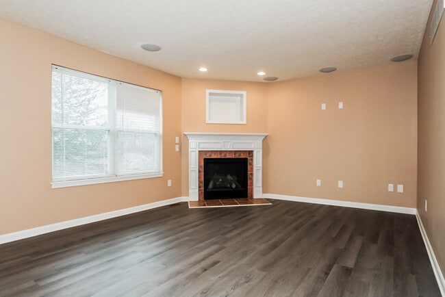 Building Photo - 1355 Peregrine Way
