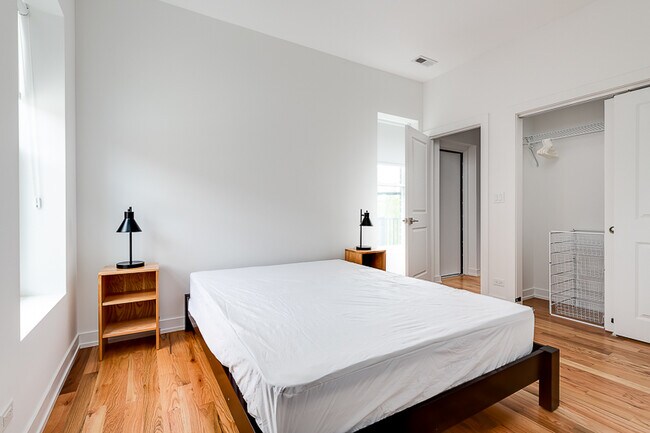 Foto del edificio - 1636 N Western Avenue