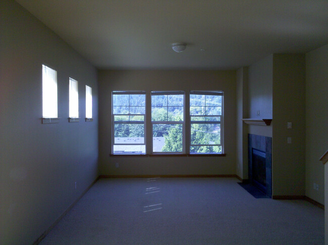 Building Photo - 216 Ashley Ave