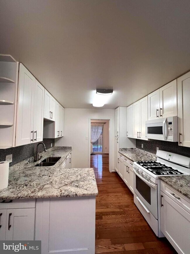 Building Photo - 1730 Pine Valley Dr
