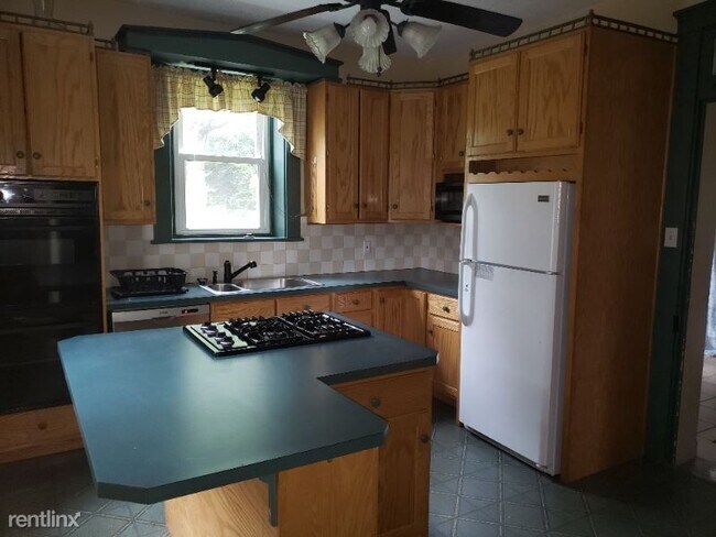 Building Photo - 3 br, 1.5 bath House - 206 N. George St