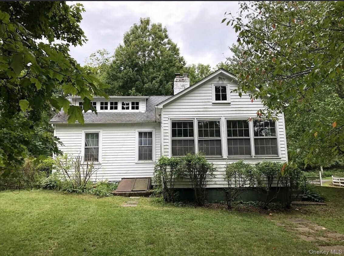 Foto principal - 717 Spring Lake Rd