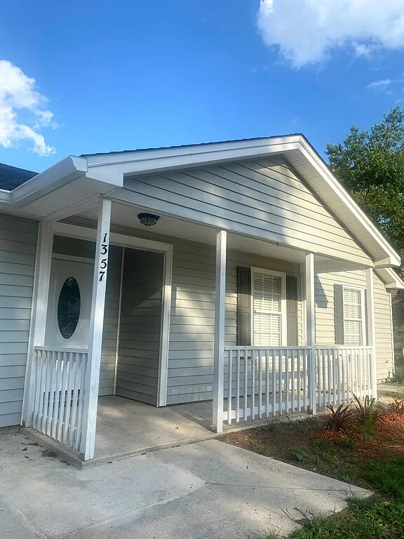 Foto del edificio - 1357 Lawndale Rd