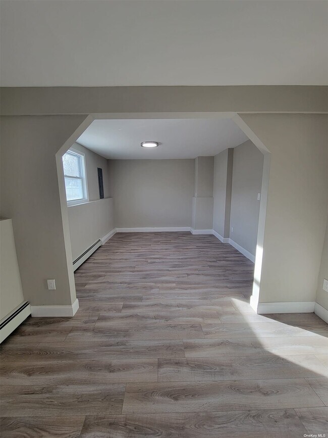 Building Photo - 1671 N Gardiner Dr