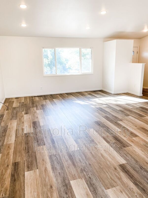 Foto del edificio - 1724 Robidoux Cir