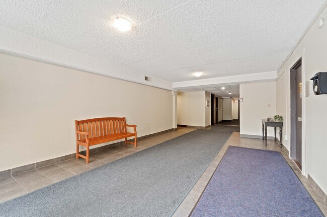 Photo du bâtiment - Frances Tower Apartments