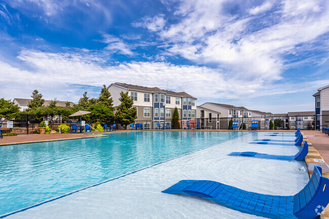 Swimming Pool - Westpoint At Scenic Vista