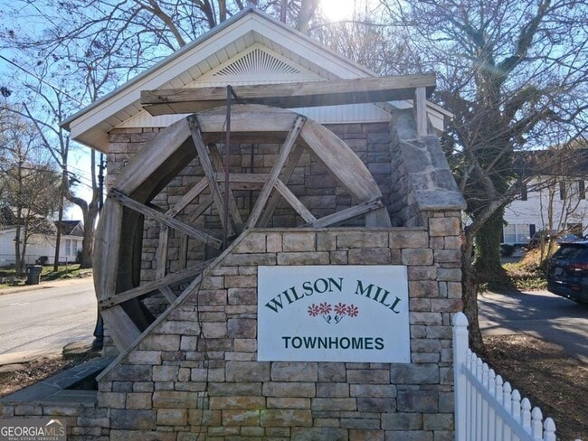 Foto del edificio - 209 E Wilson St