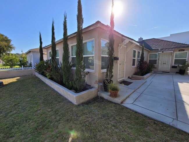 Building Photo - 2269 Euclid Ave