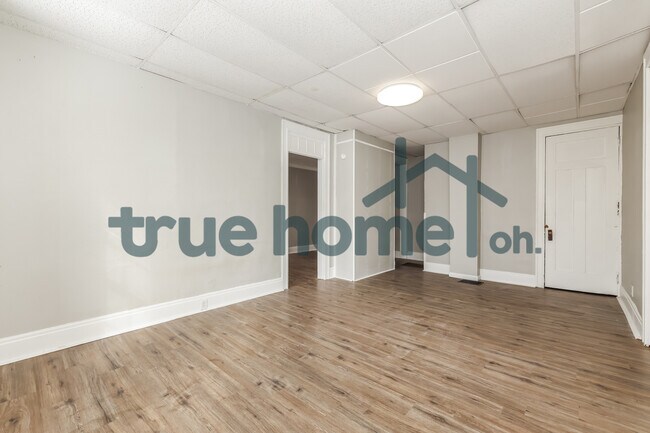 Building Photo - 121 Glencoe Ave