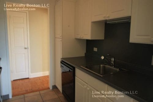 Building Photo - 1550 Beacon St