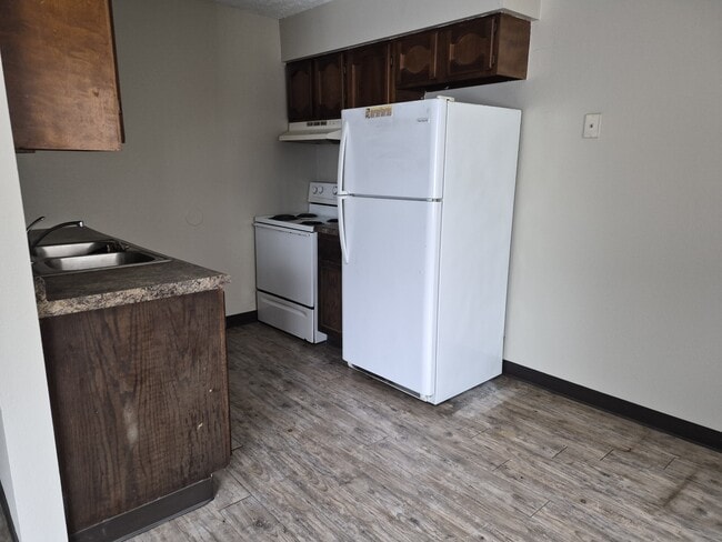 Building Photo - 1611 Center Point Rd NE