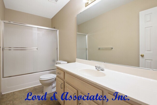 Building Photo - 318 Lois Ln