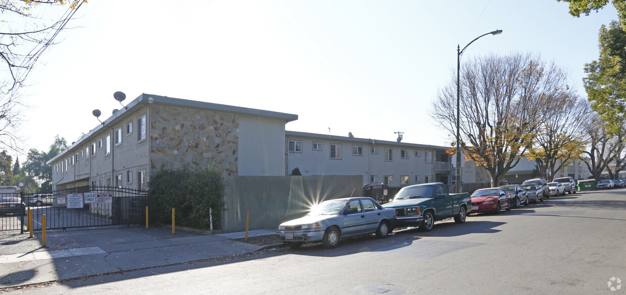 Building Photo - Green Villa Apartments