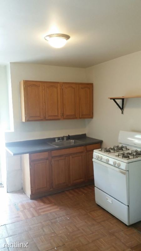 Building Photo - 3 br, 1 bath Townhome - 1723