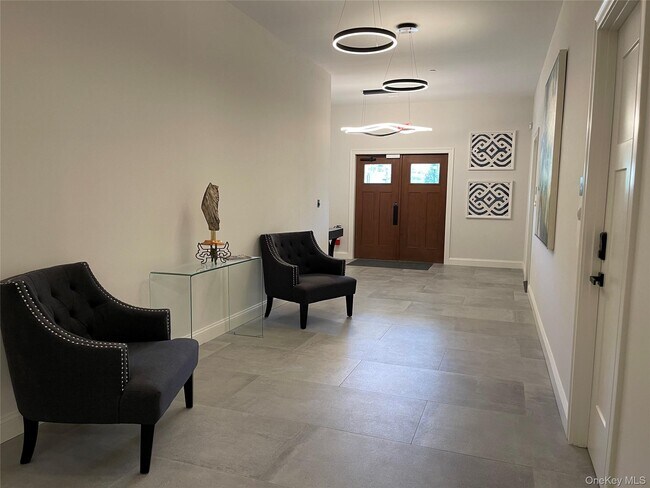 Foto del edificio - 903 Oakridge Cmns