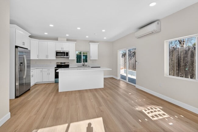 Building Photo - 8090 Flanders Dr