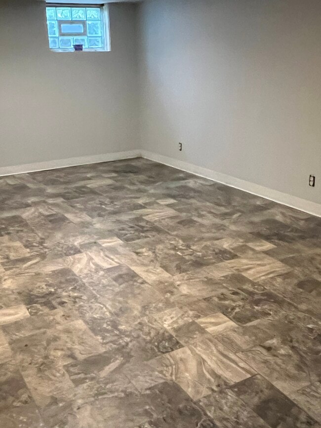 Basement - 4625 W Parkland Ave