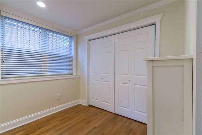 Building Photo - 473 Jersey Ave