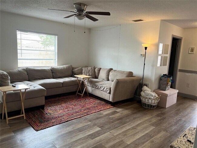 Foto del edificio - 2103 W Cherry St