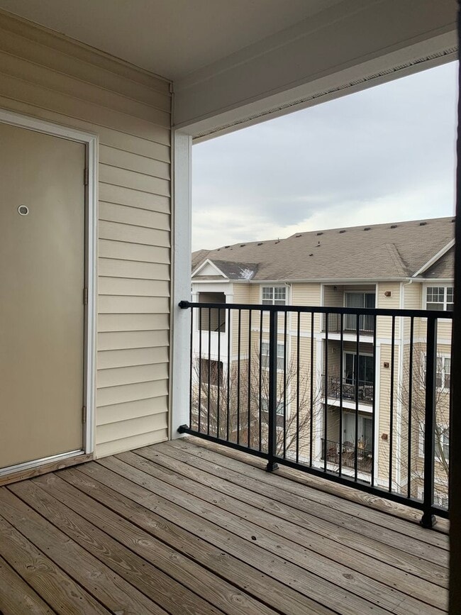 Building Photo - LOVELY TOP LEVEL CONDO IN GERMANTOWN