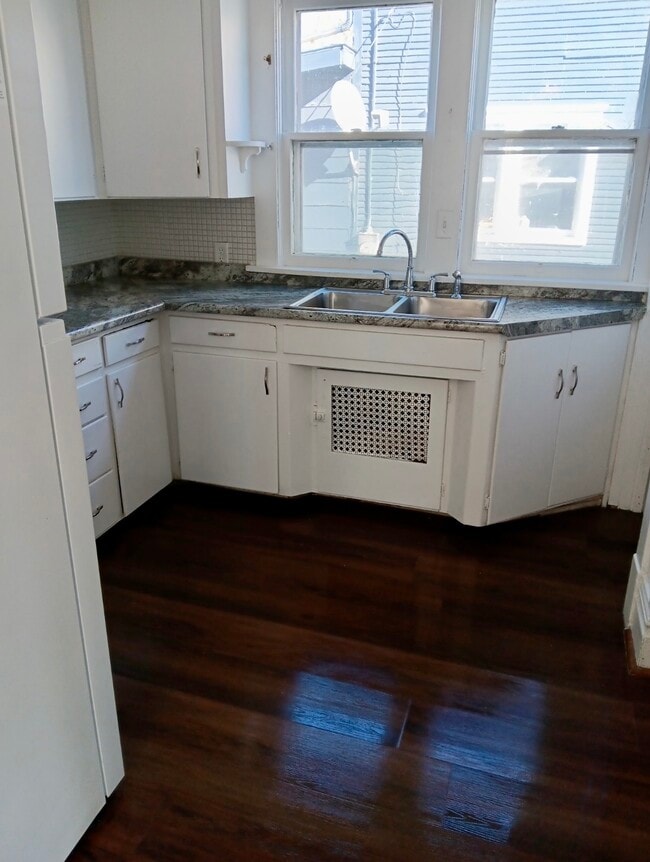 Building Photo - 206 Summit Ave