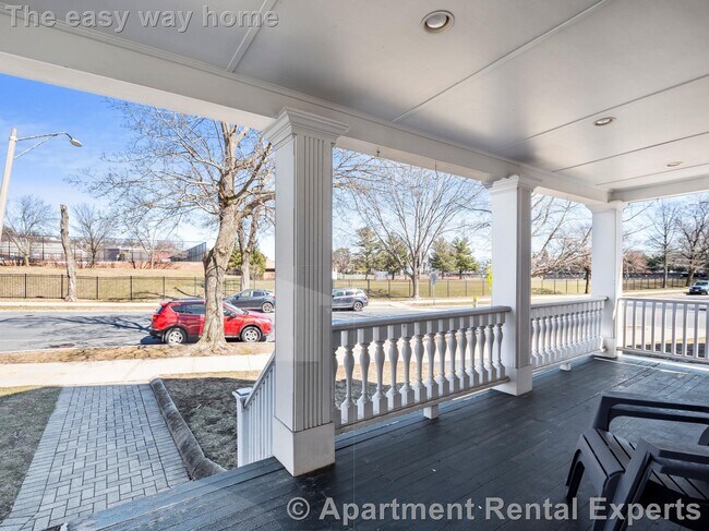 Foto del edificio - 60 Powder House Blvd