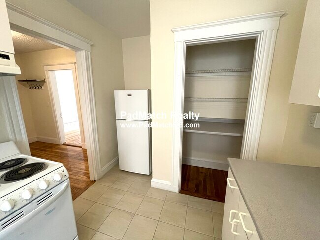 Building Photo - 5 Barrows St