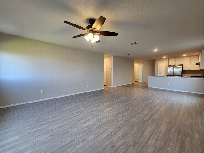 Foto del edificio - 3/2/2 in Heather Glen / Fridge Included / Fenced in Back Yard / CISD