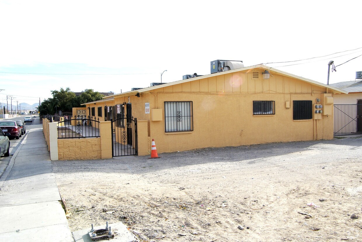 Building Photo - Arrowhead Acres