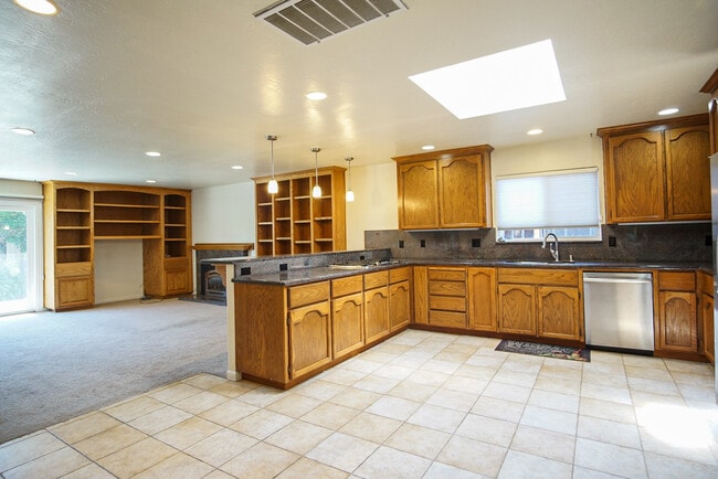 Building Photo - Large remodeled home in Willow Glen