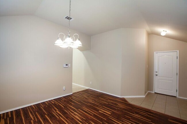 Building Photo - 709 Alder Dr