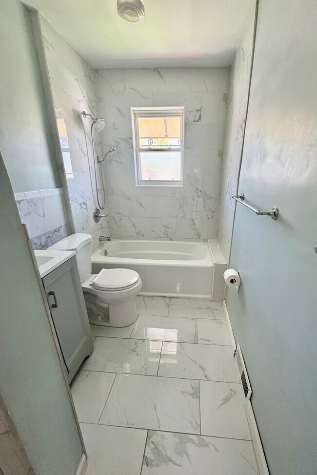Foto del edificio - 4218 Bruner Ave