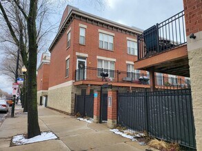 Building Photo - 2403 W Flournoy St
