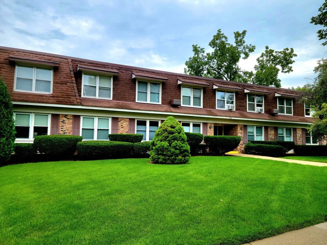 350 Brainerd Ave Unit 5B, Libertyville, IL 60048 Condo for Rent in