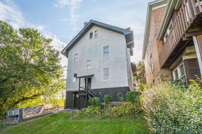 Building Photo - 1024 Steuben St